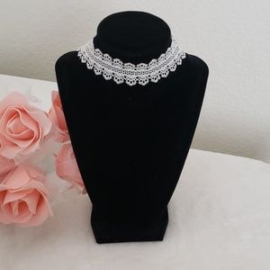 Forever 21 Crochet White Chocker